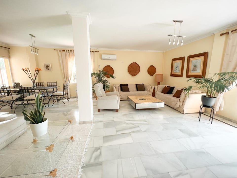 Living room, Lounge or bar