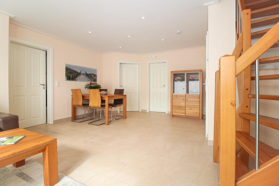 Photo of the whole room, Dining area