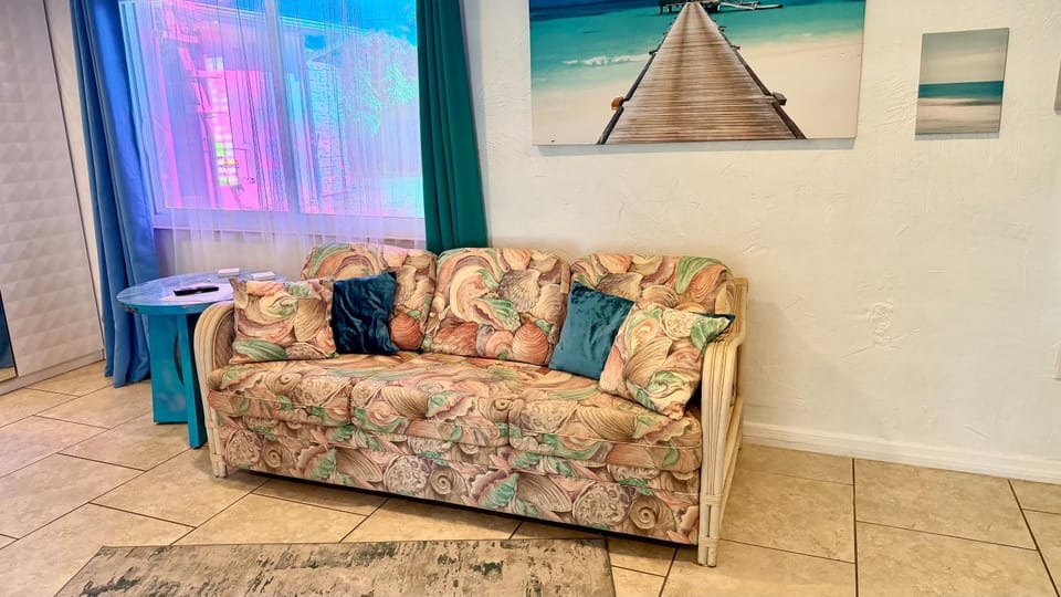 Bed, Seating area