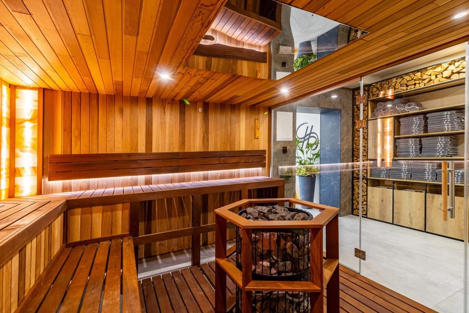 Sauna, Swimming pool