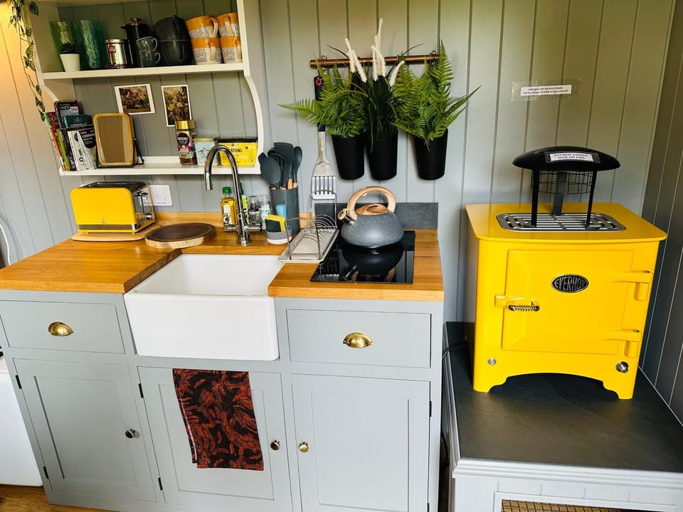 Miners Hut Farm Stay in England