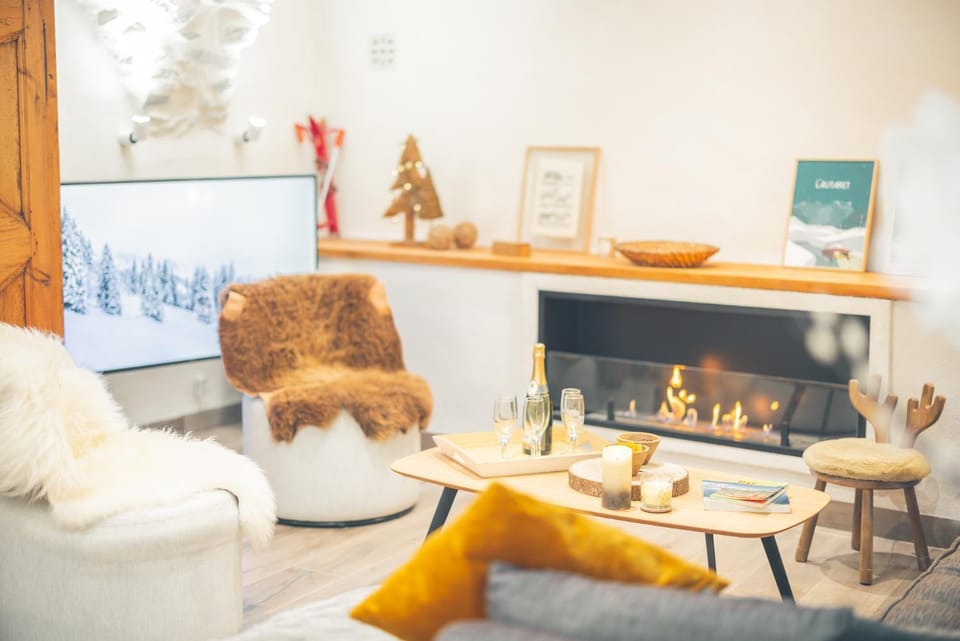 Communal lounge/ TV room, flat iron