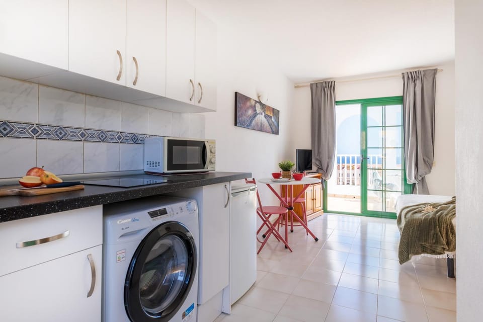 TV and multimedia, Kitchen or kitchenette, Living room, Seating area, Dining area, oven, pet friendly, stove, washing machine