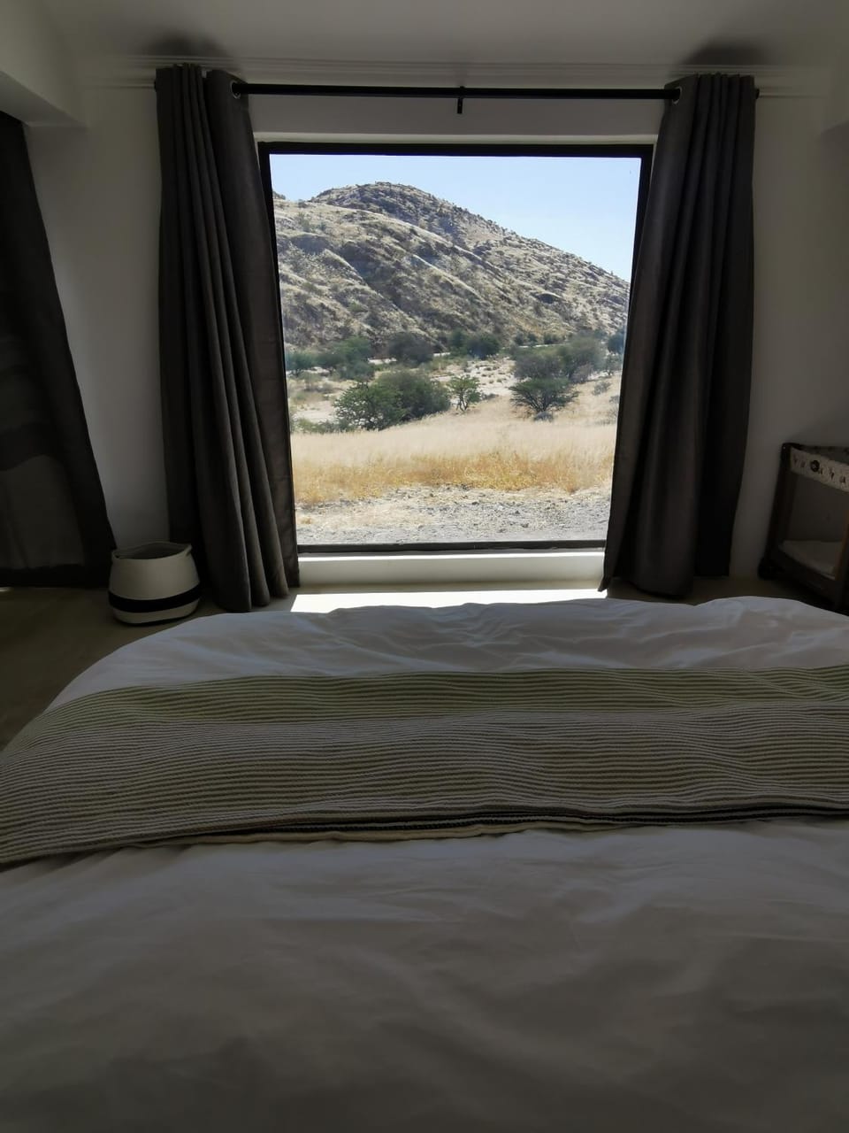 Bedroom, Mountain view
