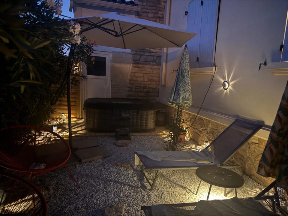 Gite climatisé avec piscine privée et spa bien être sur demande sur les hauteurs de Bollene House in Provence-Alpes-Côte d'Azur