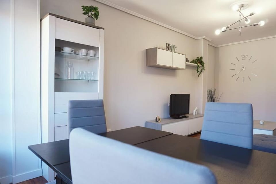 TV and multimedia, Seating area, Dining area