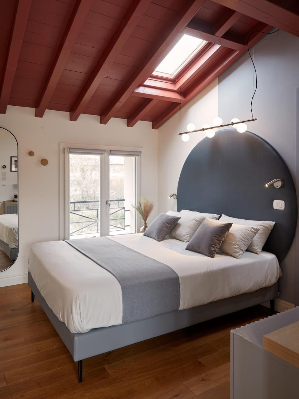 Bed, Photo of the whole room