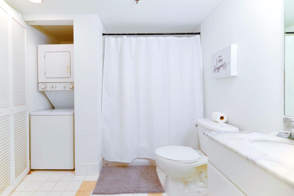 Shower, Toilet, Bathroom, Bath, towels, laundry, washing machine, dryer
