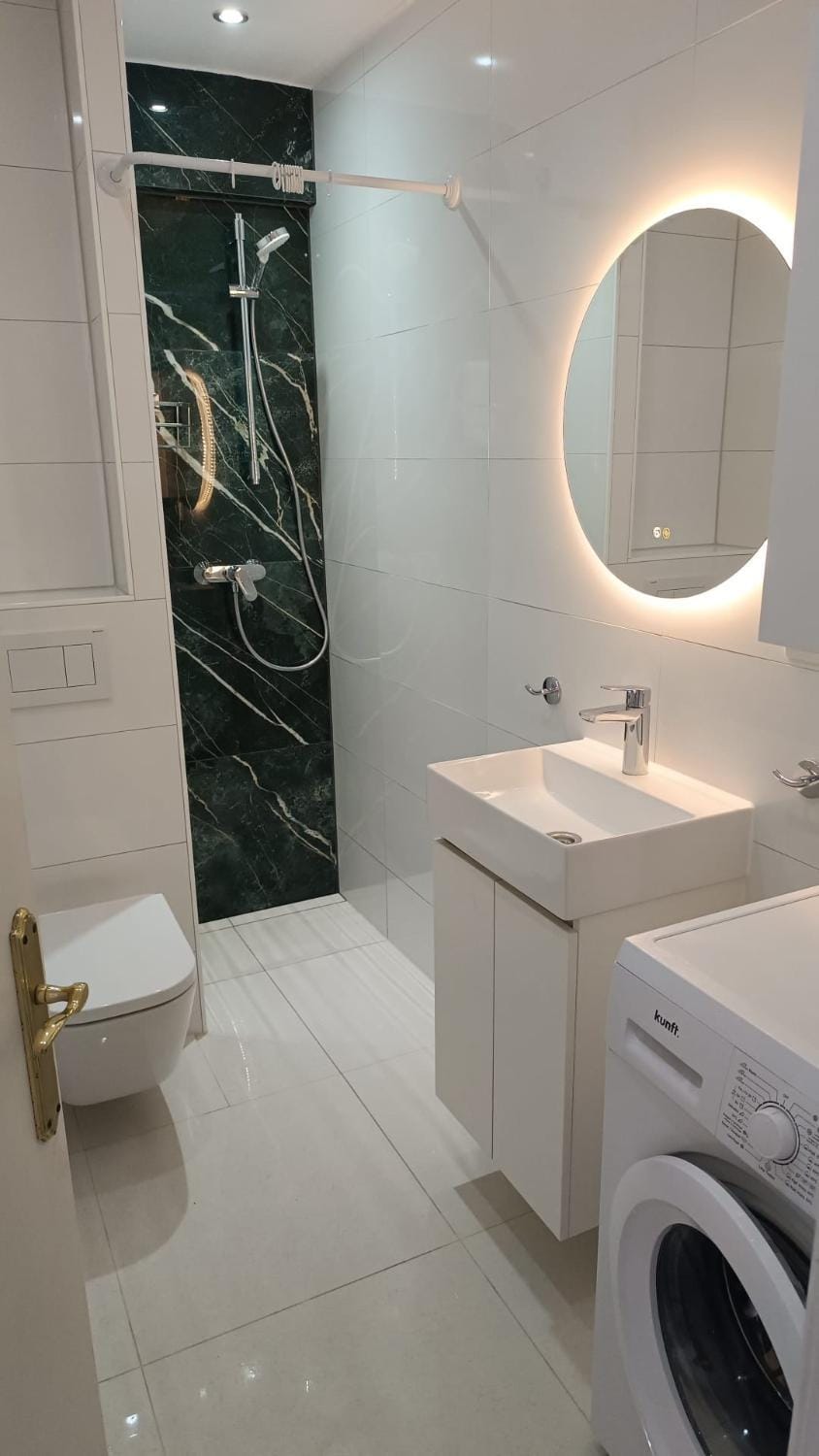 Shower, Toilet, Bathroom, towels, washing machine
