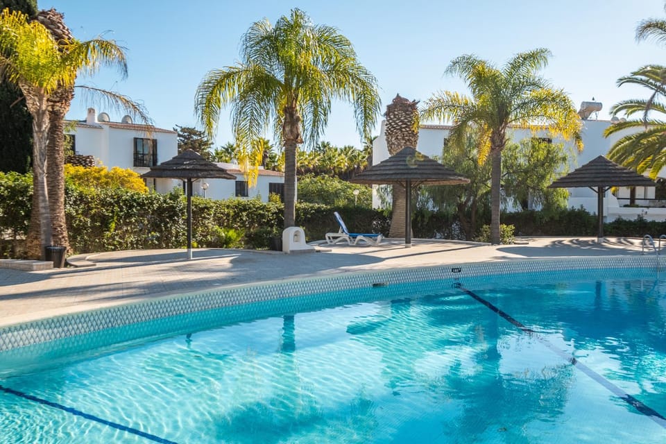 Beach Praia - Sleep 5 - Pool - Free wi-fi - Air Con Apartment in Guia