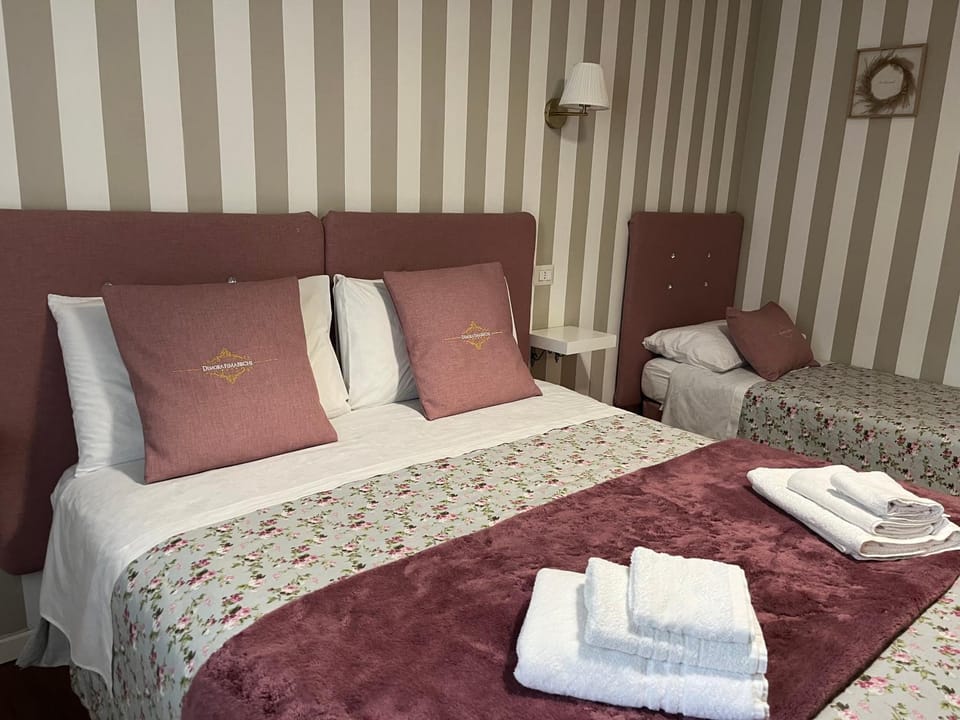 Bedroom, towels
