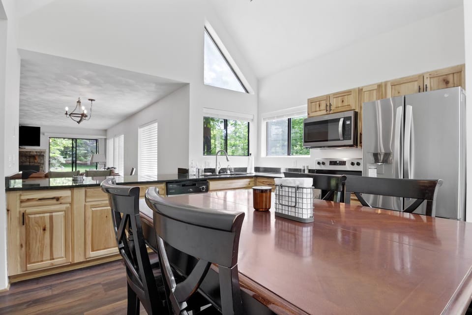 Charming Getaway l recently renovated l Hidden Valley l 4BR+3Bath l Hot Tub House in Pennsylvania