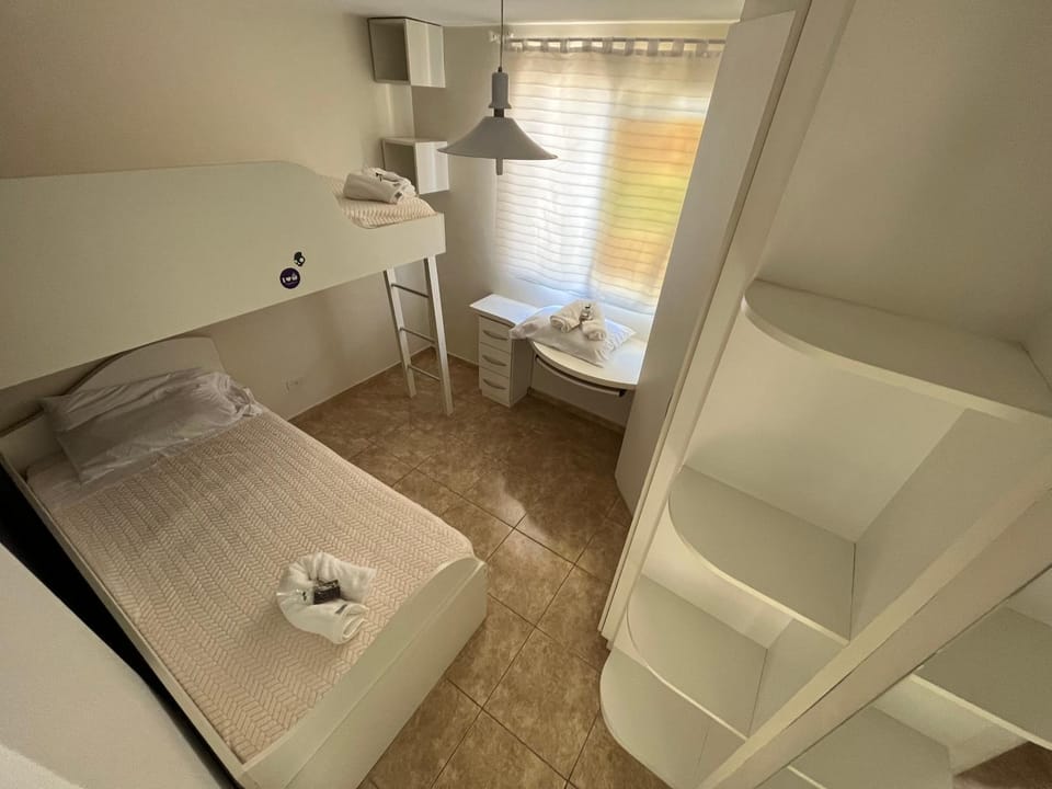 Bed, Photo of the whole room, Bedroom, Area and facilities, bunk bed, towels