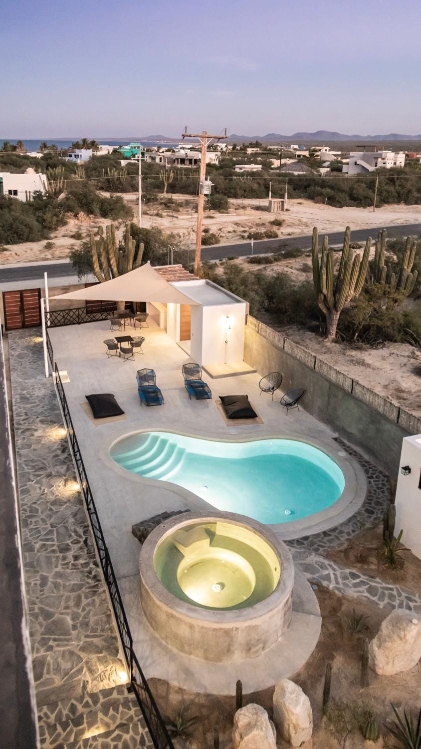 Bird's eye view, Pool view