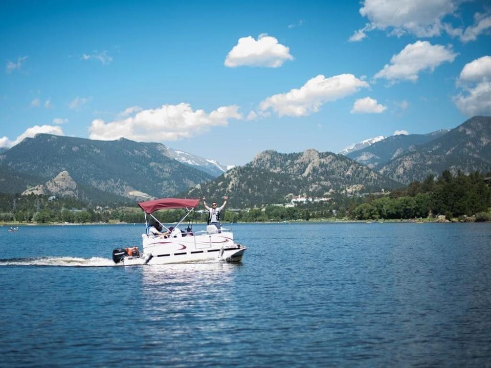 The Getaway,Hot Tub, AC, 2miles from RMNP Apartment in Estes Park
