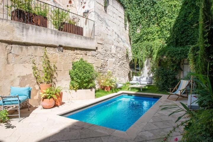 Swimming pool