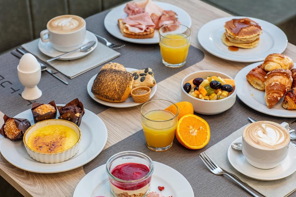 Property building, Restaurant/places to eat, Swimming pool, Breakfast