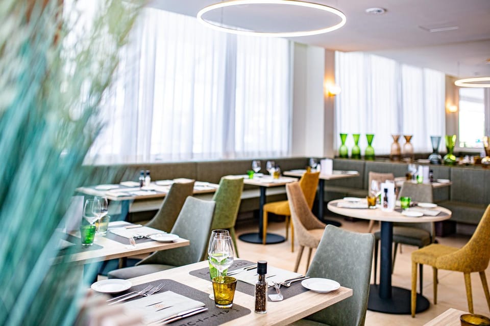 Property building, Restaurant/places to eat, Swimming pool, Breakfast
