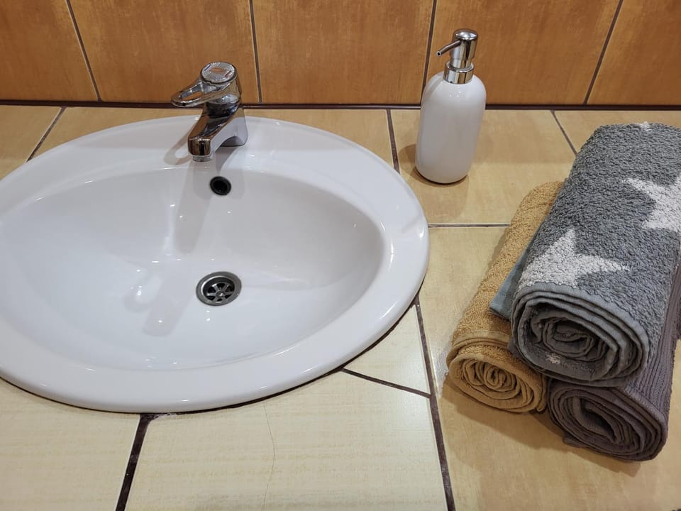 Bathroom, towels