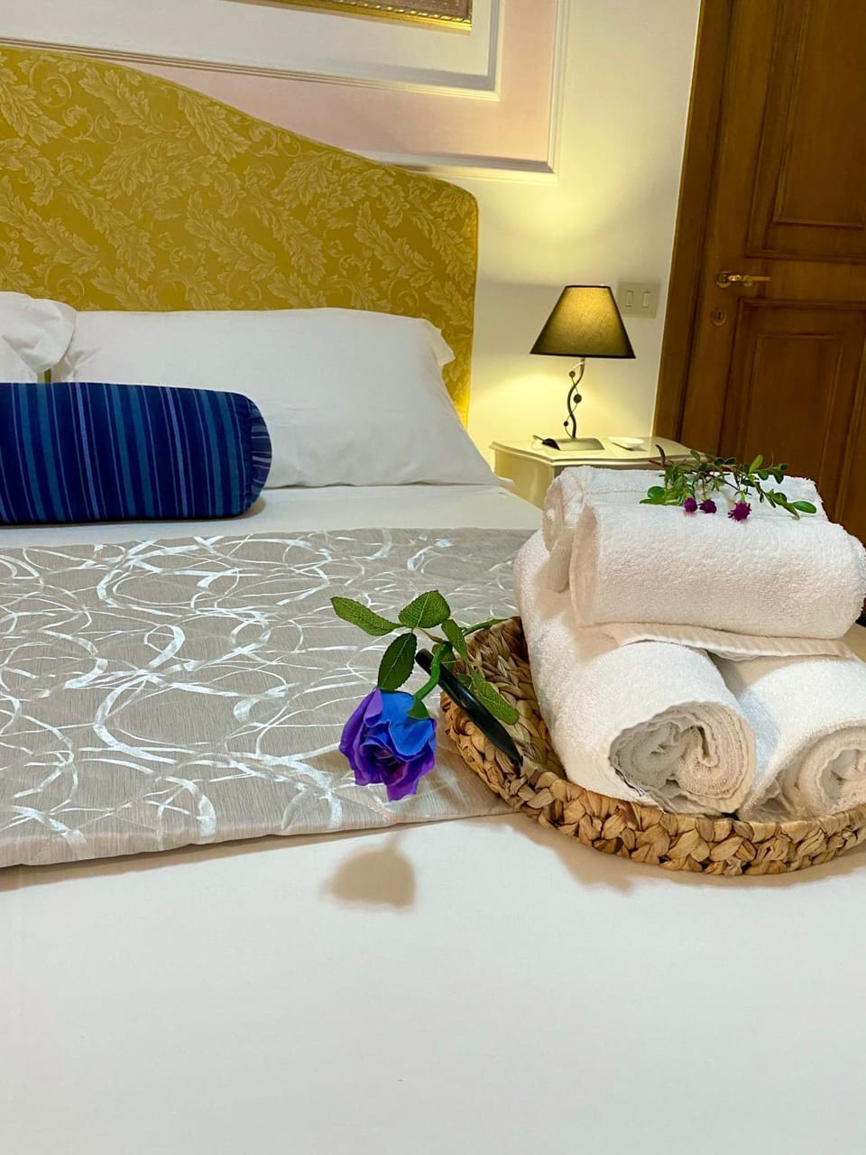 Bed, Photo of the whole room, Bedroom, towels