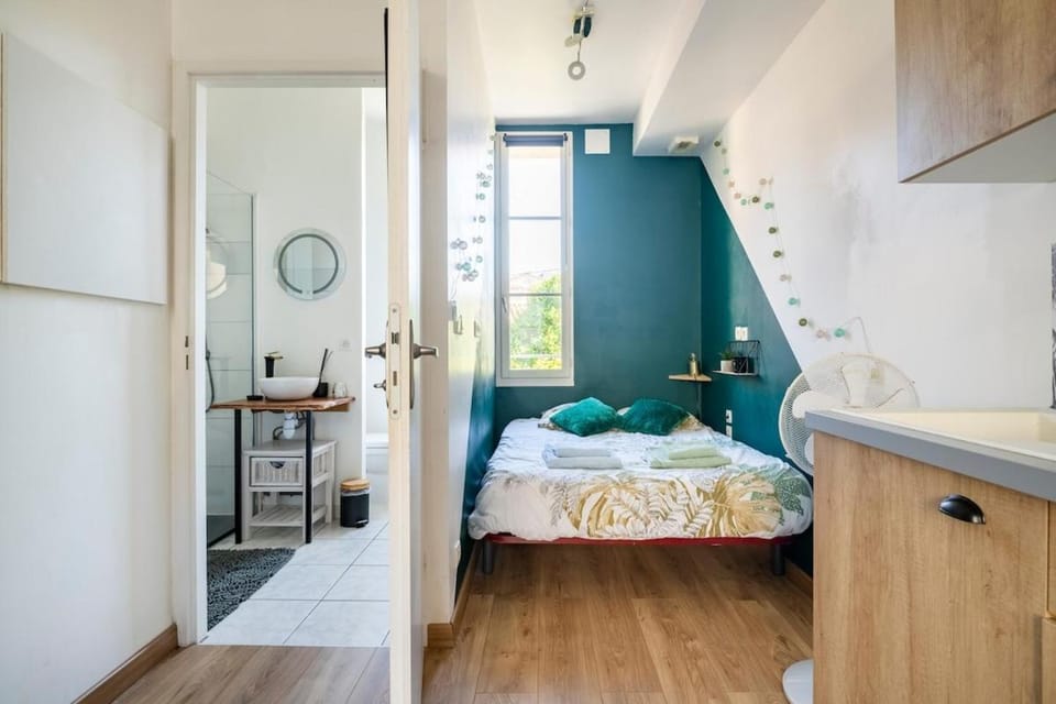 Bed, Bathroom, Kitchen or kitchenette, Photo of the whole room, Bedroom, towels