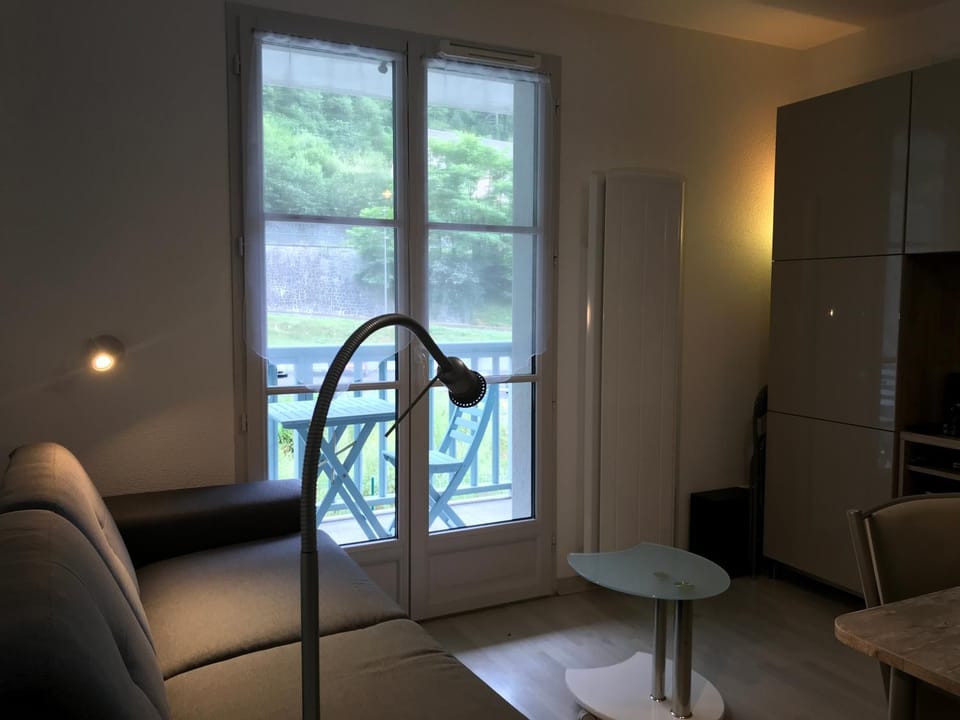 T2 +alcove, récent 4/5 pers. Parking. Balcon. Wifi Apartment in Cauterets