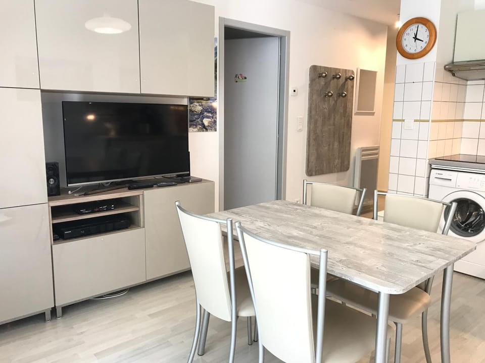 T2 +alcove, récent 4/5 pers. Parking. Balcon. Wifi Apartment in Cauterets