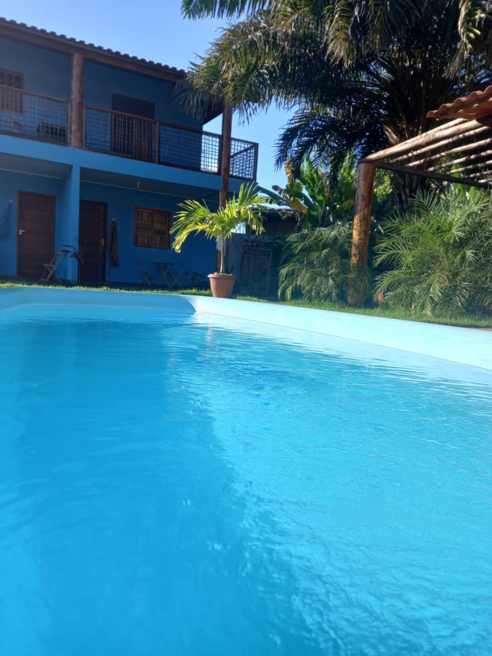 Day, Pool view