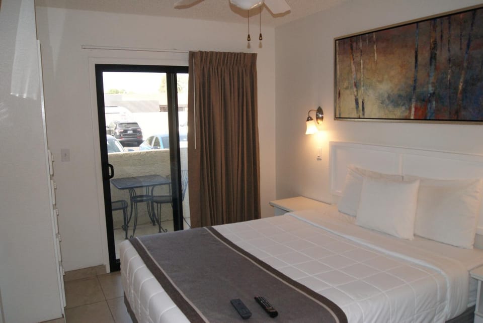 111 Fully Furnished 1BR Suite-Prime Location Apartment in Tempe