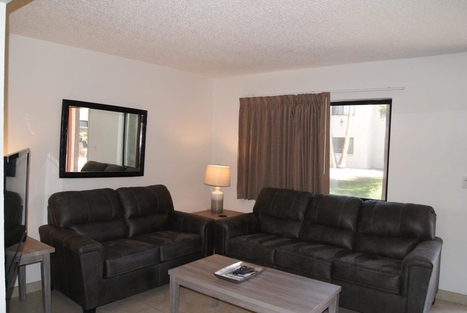 111 Fully Furnished 1BR Suite-Prime Location Apartment in Tempe