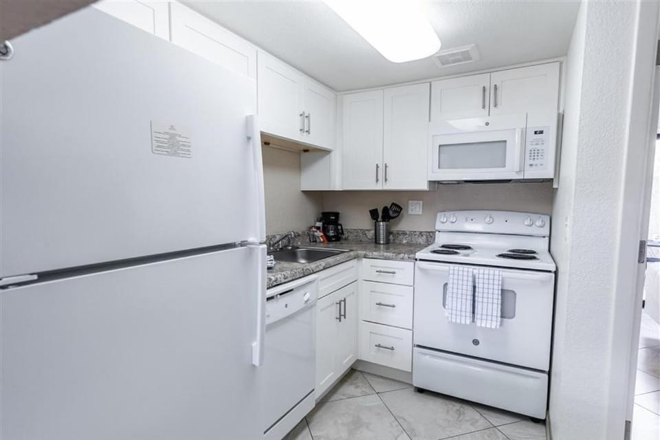 212-Fully Furnished 1BR Suite-Outdoor Pool Apartment in Tempe