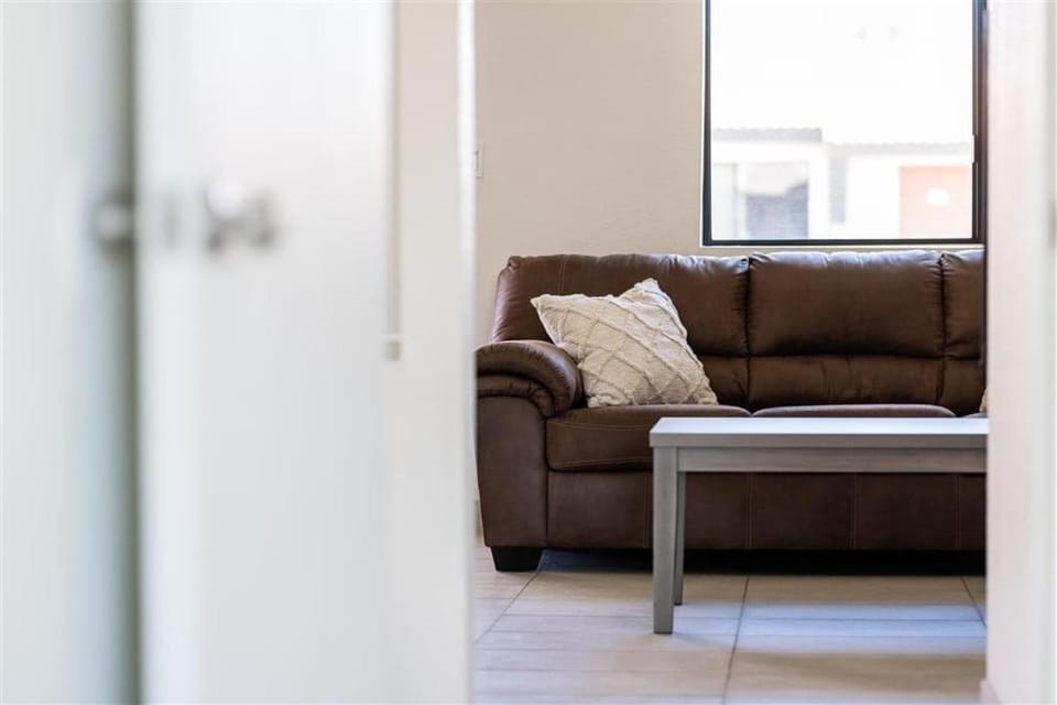 212-Fully Furnished 1BR Suite-Outdoor Pool Apartment in Tempe