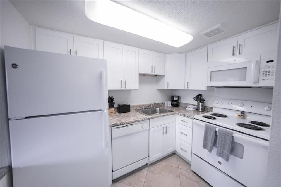 118 Fully Furnished 1BR Suite-Outdoor Pool Apartment in Tempe
