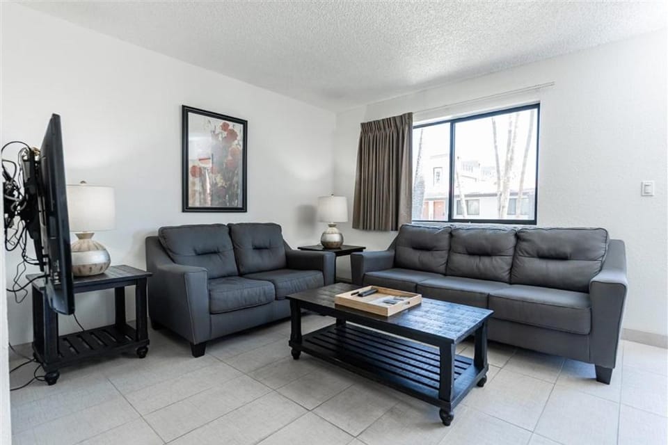 120 Fully Furnished 1BR Suite-Prime Location Apartment in Tempe