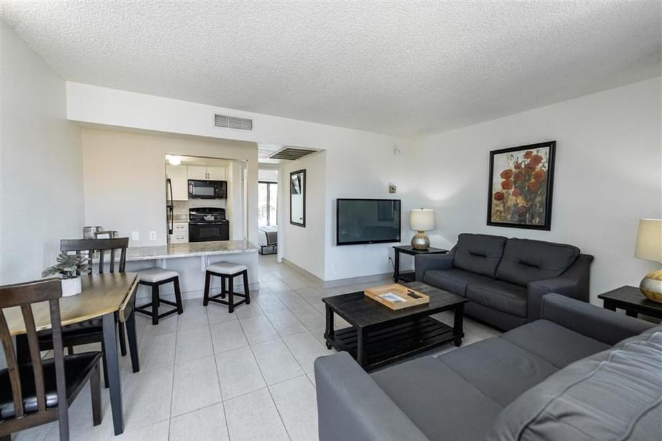 120 Fully Furnished 1BR Suite-Prime Location Apartment in Tempe