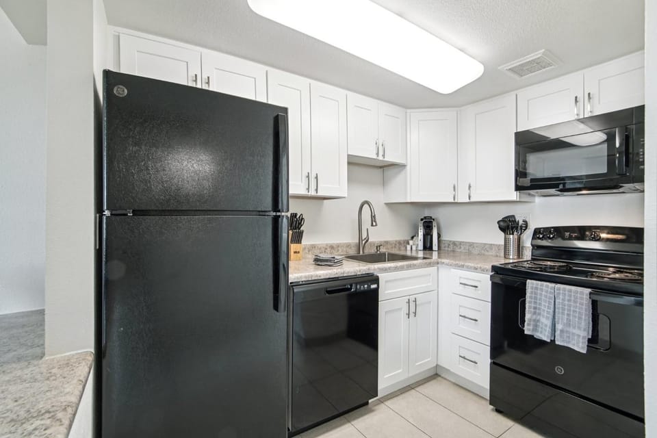 141 Fully Furnished, WiFi Included Apartment in Tempe