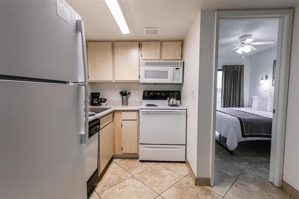 136 Fully Furnished, amenities galore Apartment in Tempe
