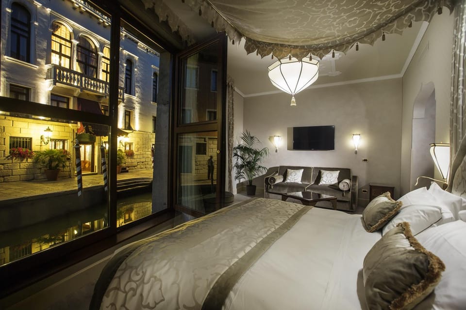 Night, View (from property/room), Bedroom