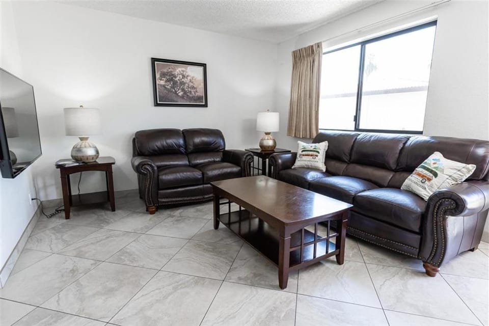 233 Fully Furnished 1BR Suite-Outdoor Pool Apartment in Tempe