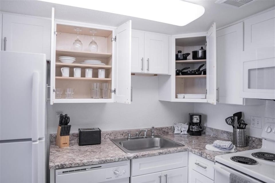 113-Fully Furnished 1BR Suite-Prime Location Apartment in Tempe