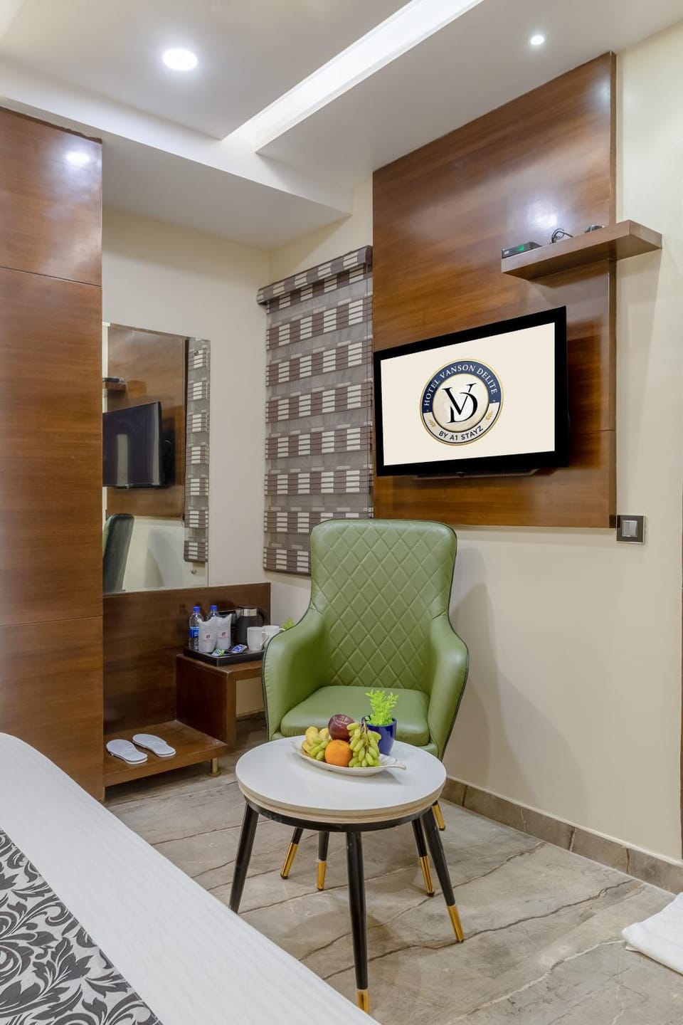 TV and multimedia, Food and drinks, Seating area, Food, minibar