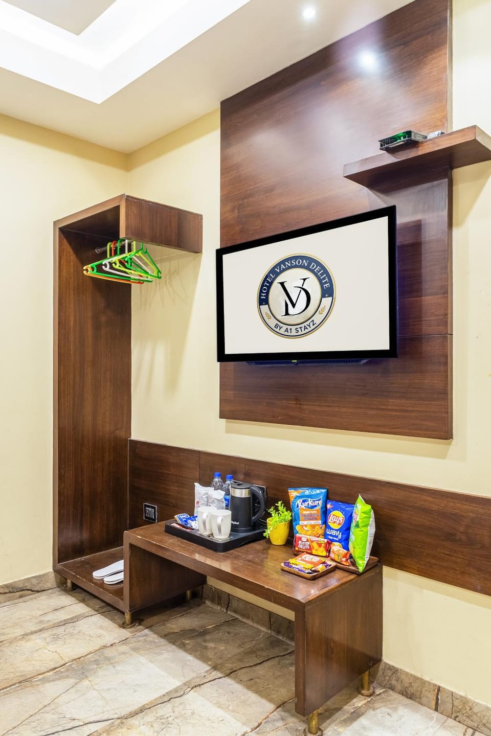 Property logo or sign, TV and multimedia, Food and drinks, Food, Certificate/Award, minibar