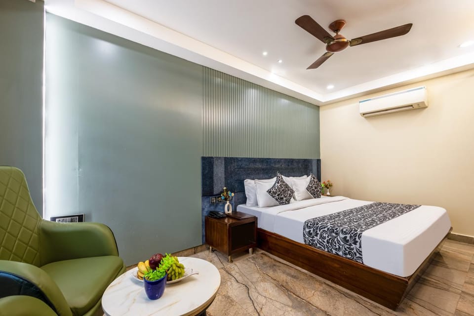 Living room, Seating area, air conditioner