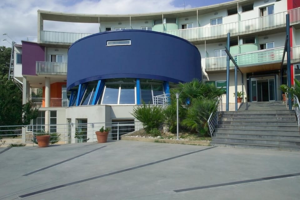 Property building, Facade/entrance