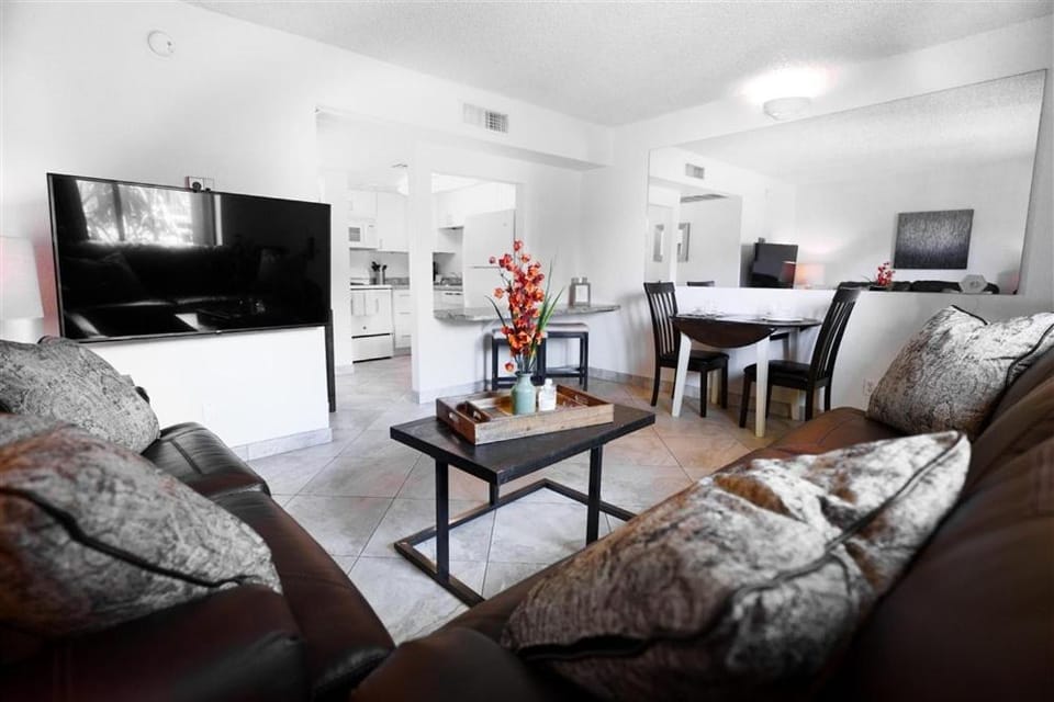 236 Fully Furnished 1BR Suite-Outdoor Pool Apartment in Tempe