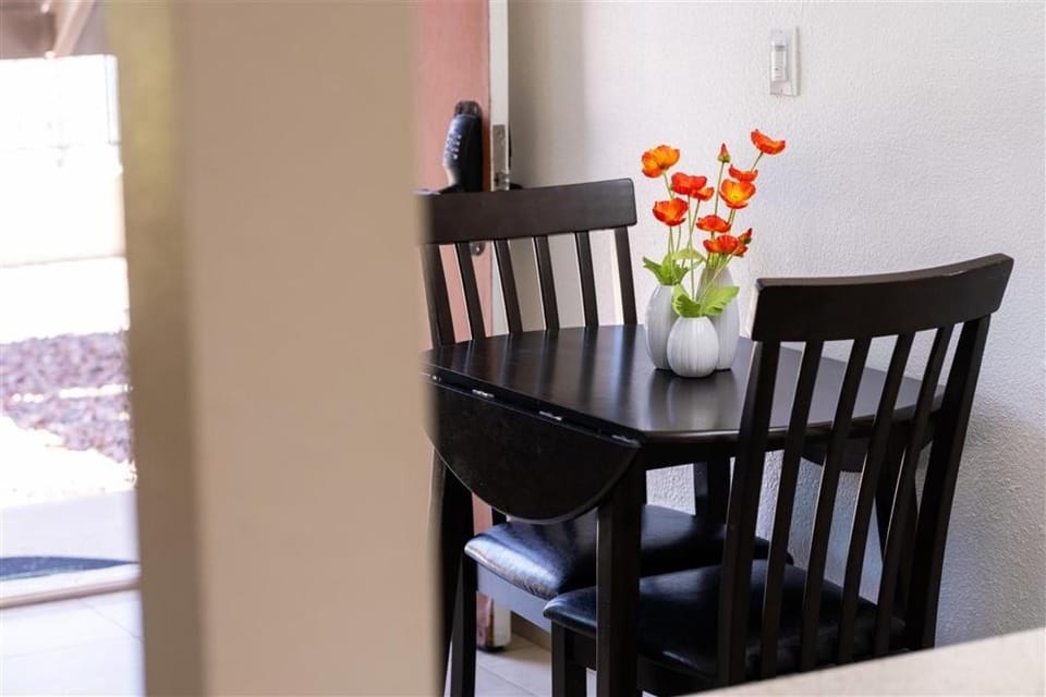 204 Fully Furnished 1BR Suite-Prime Location Apartment in Tempe