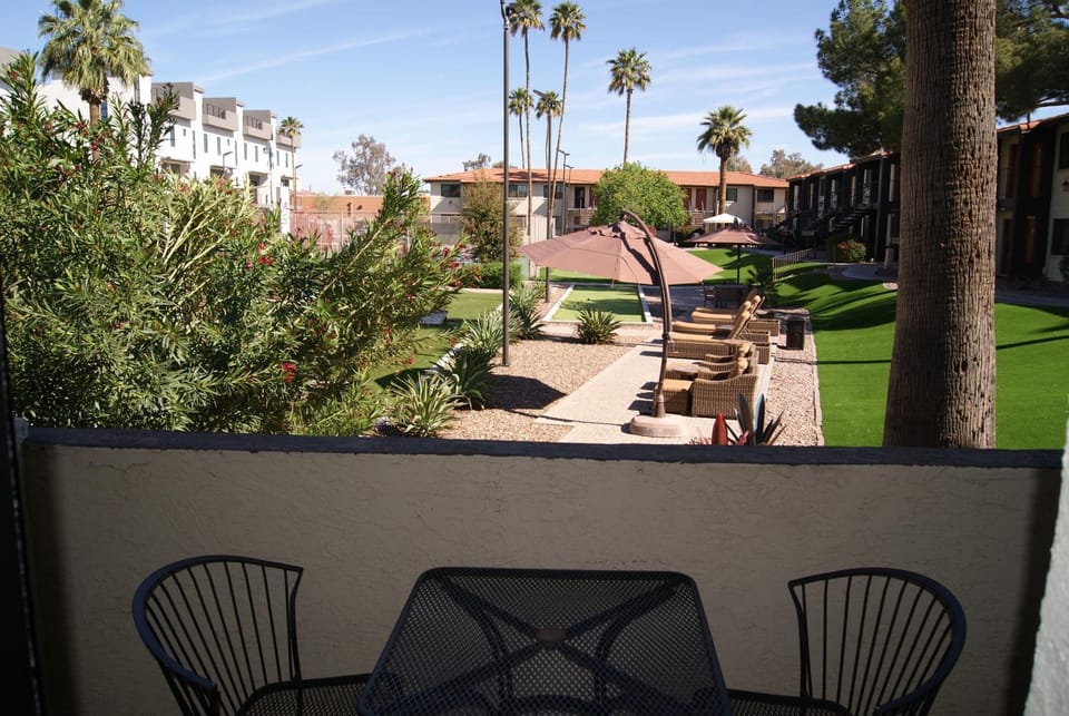 124 Fully Furnished 1BR Suite-Prime Location Apartment in Tempe