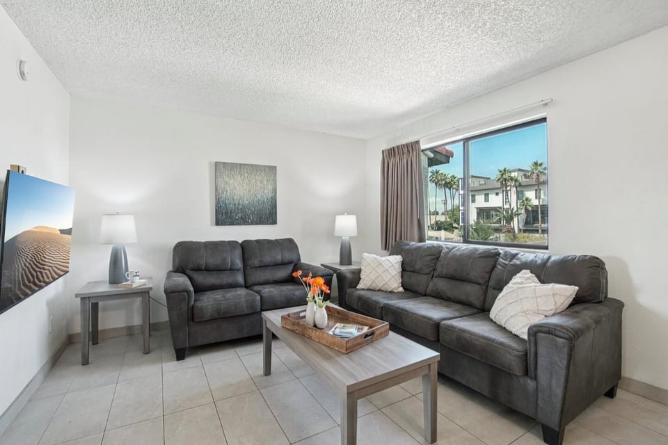 128 Fully Furnished 1BR Suite-Prime Location Apartment in Tempe
