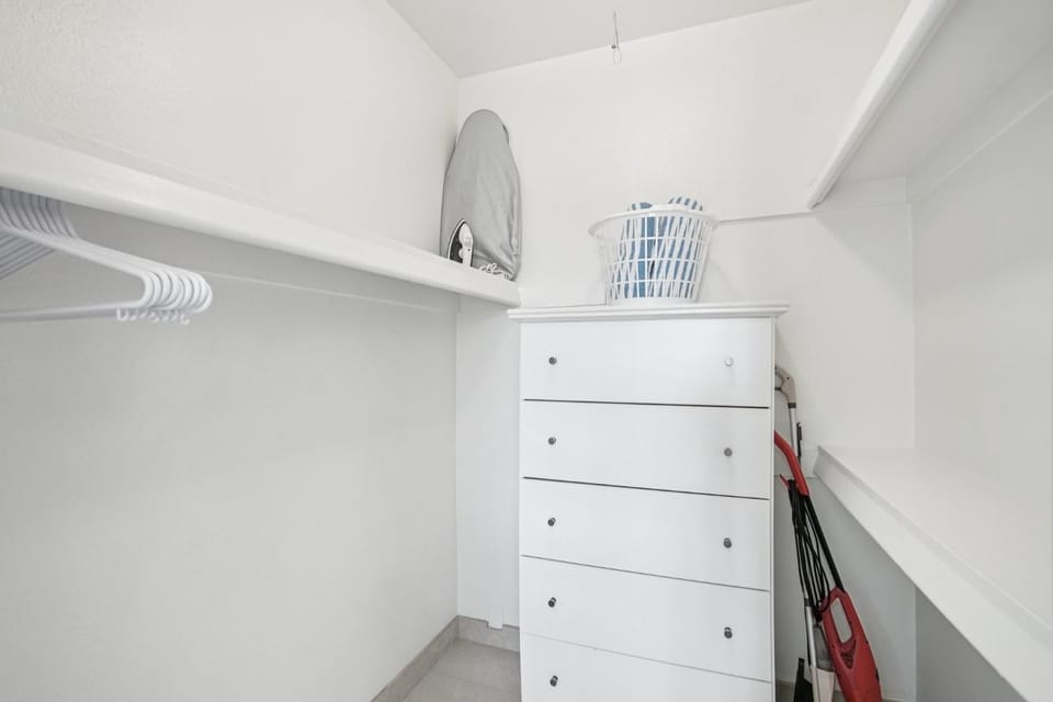 128 Fully Furnished 1BR Suite-Prime Location Apartment in Tempe