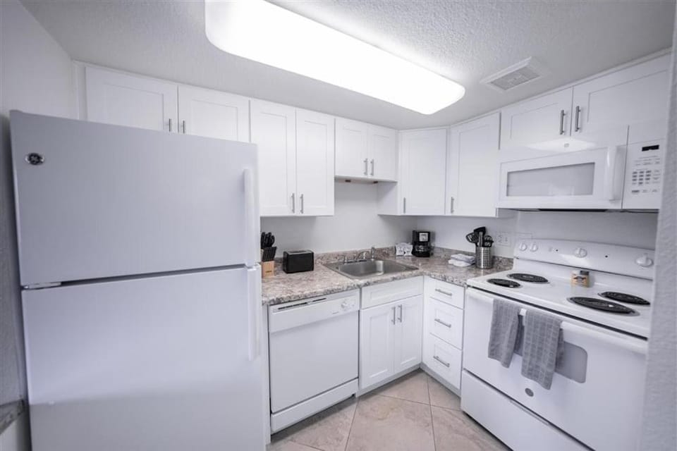 102 -Fully Furnished 1BR Suite-Prime Location Apartment in Tempe